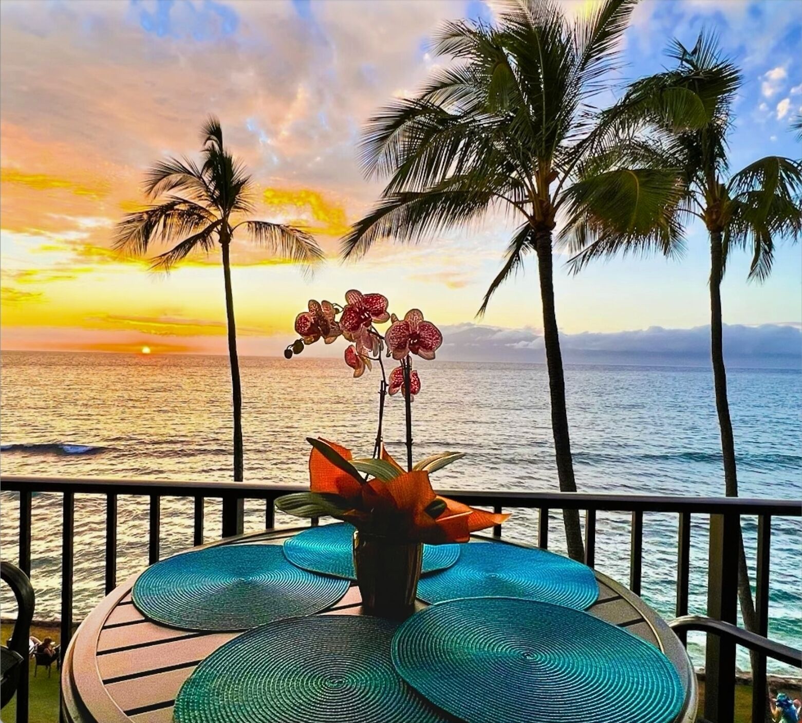 Oceanfront Top Floor Loft-Central AC, Sleep to the Sound of Waves! L-405