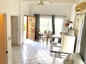 智能电视、桌上足球