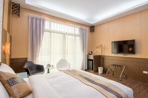 Blackout curtains, soundproofing, free WiFi, bed sheets