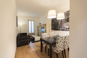 Lägenhet - 1 sovrum (II) | Vardagsrum | Platt-tv