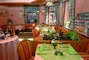 Daily buffet breakfast (EUR 13.5 per person)
