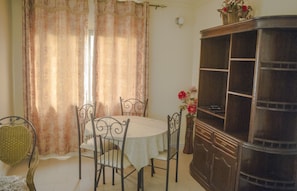 Individually decorated, iron/ironing board, rollaway beds, free WiFi - Résidence Naticia (Dakar)