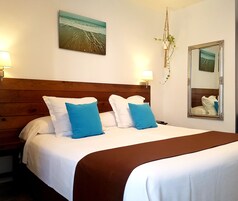 Habitación con 1 cama doble o 2 individuales, 1 cama doble o 2 individuales (1) | Caja fuerte, sistema de insonorización, wifi gratis y ropa de cama