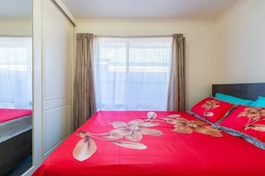 Premium House, 4 Bedrooms, 2 Bathrooms, Garden Area | 4 bedrooms, premium bedding, down duvets, pillow-top beds - ParkViewAtMontagueFarm (Pooraka)