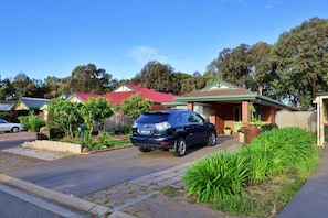 Free self-parking - ParkViewAtMontagueFarm (Pooraka)