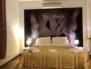 Townhome, 1 Queen Bed, Shared Bathroom, Ground Floor