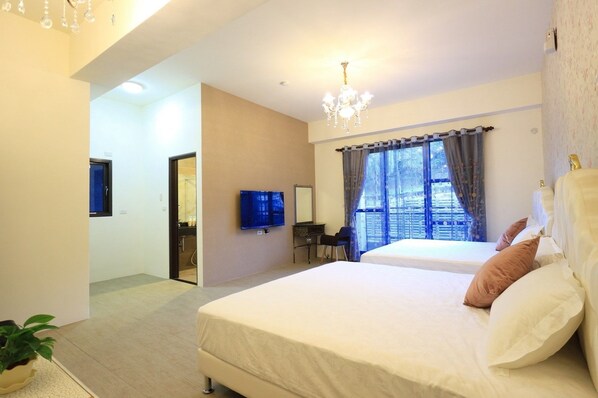 Quadruple Room, 2 Queen Beds | Premium bedding, down comforters, desk, blackout drapes - Slowly Times Homestay (Hualien City)