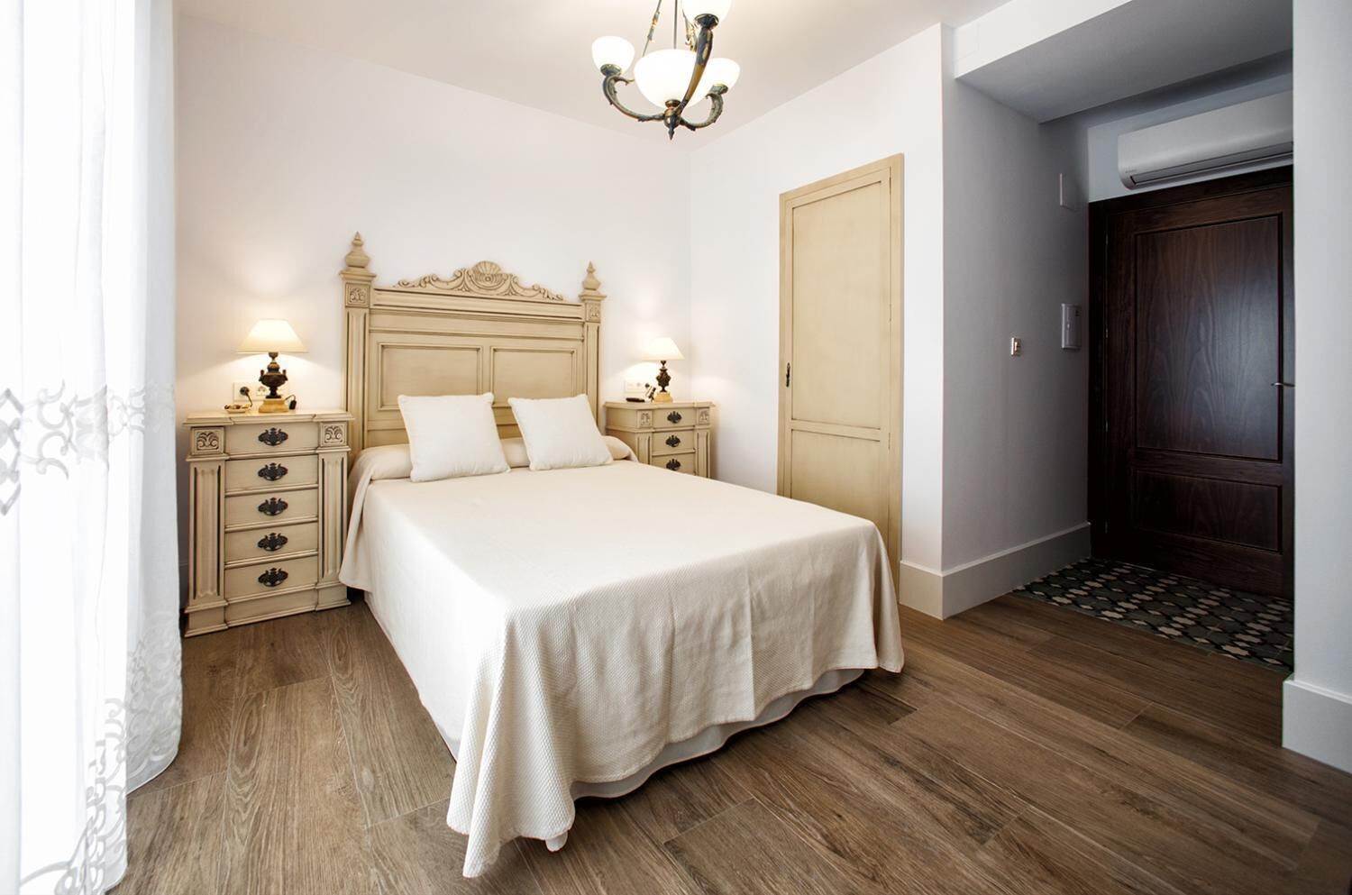 Minibar, bureau, chambres insonorisées, Wi-Fi gratuit