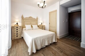 Minibar, escritorio, sistema de insonorización y wifi gratis