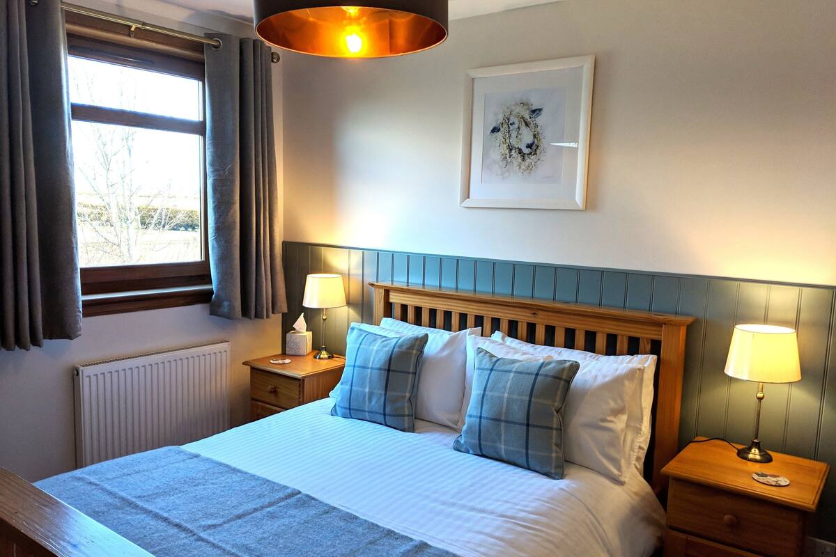 Double Room, 1 Double Bed | Individually decorated, individually furnished, iron/ironing board