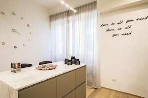 Appartement, 2 chambres | Restauration dans la chambre