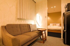 Junior Suite | Ruang tamu | TV skrin rata