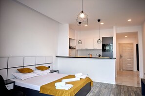 Studio, 1 queensize bed, uitzicht op zee | Bedden met traagschuimmatras, individueel gedecoreerd