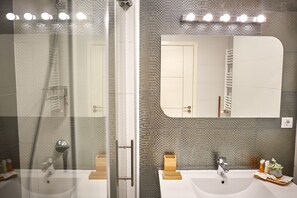 Apartment | Bathroom