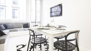 Apartment, 1 Schlafzimmer | Wohnbereich | Flachbildfernseher