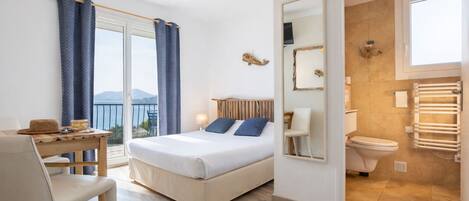 Superior tweepersoonskamer, balkon, uitzicht op zee (bois flotté) | Individueel gedecoreerd, een bureau, geluiddichte muren, gratis wifi