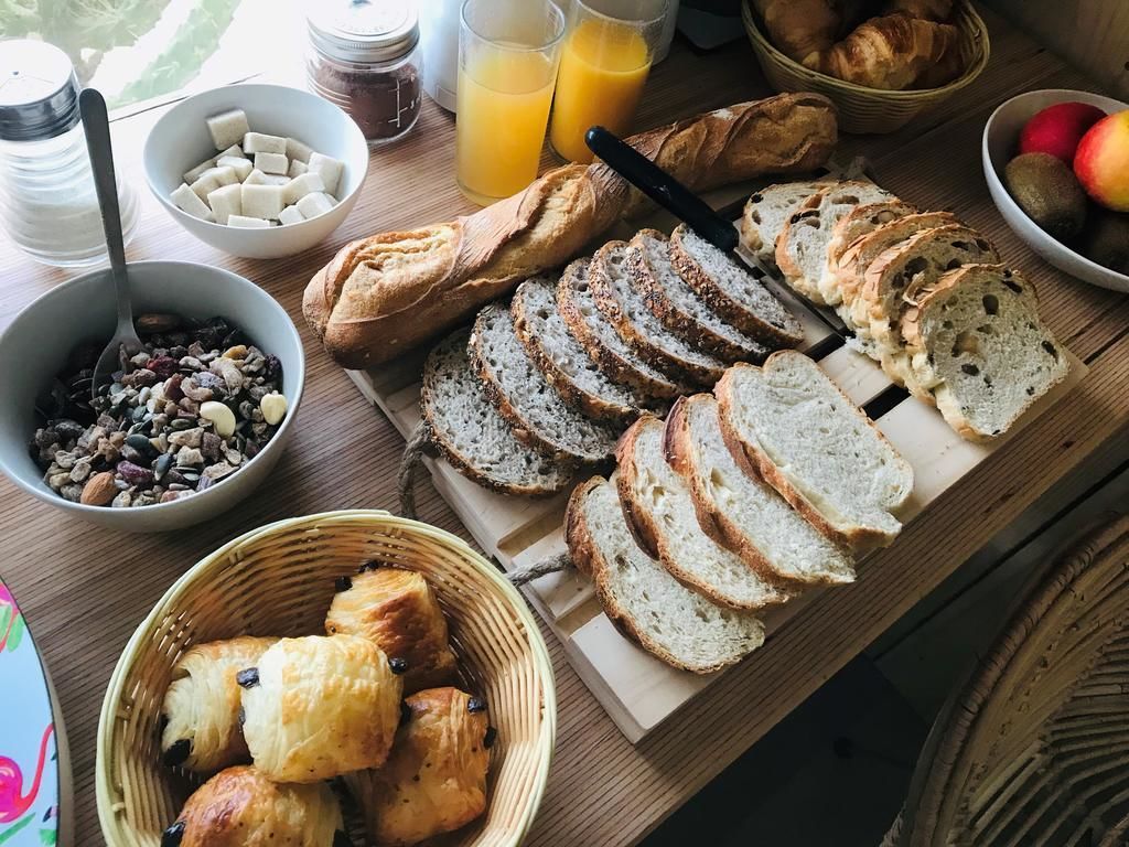 daily continental breakfast (eur 12.5 per person)