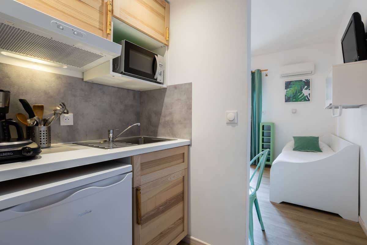 family double room, kitchenette (garden) | private kitchen | eco-friendly cleaning products