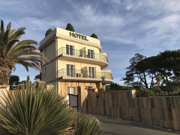 واجهة المنشأة