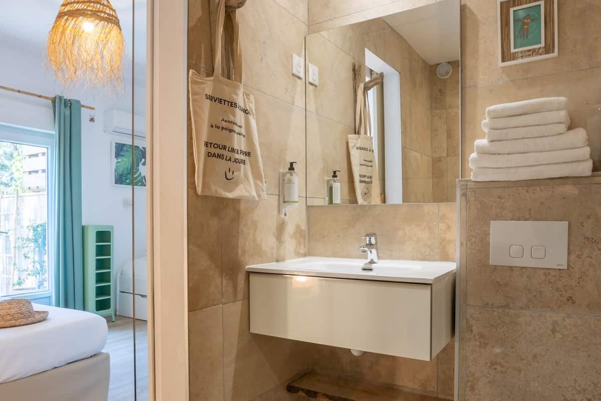 family double room, kitchenette (garden) | bathroom | shower, free toiletries, hair dryer, towels