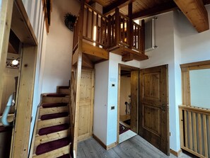 Deluxe Quadruple Room | In-room safe, desk, blackout drapes, soundproofing