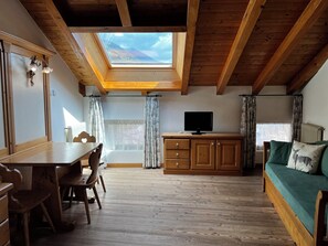 Suite Comfort | Brankas, meja kerja, tirai kedap cahaya, dan kedap suara