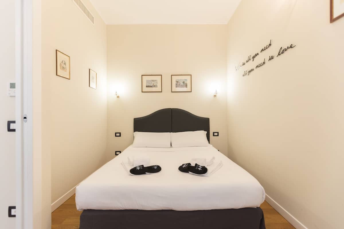 Apartment, 1 Bedroom (Cadorna II) | Desk, iron/ironing board, WiFi (free), individually furnished