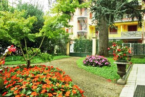 Garden - Bed and Breakfast Villa Laila (Lodi)