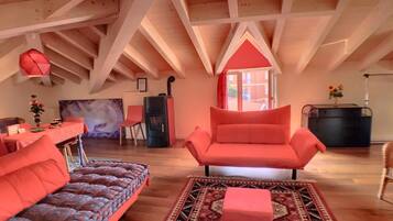 Comfort Triple Room, 1 Double Bed with Sofa bed | Living room