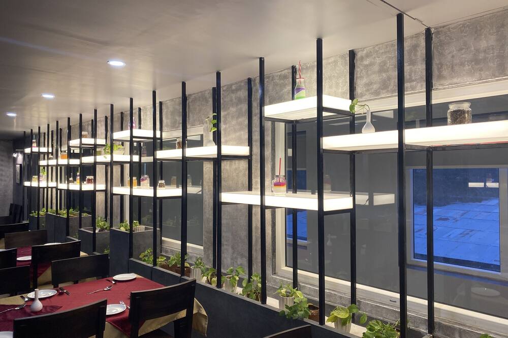 Hotel Aarunya Royale
