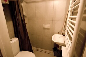 Shower, towels