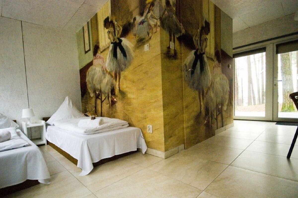 Soundproofing, free WiFi, bed sheets