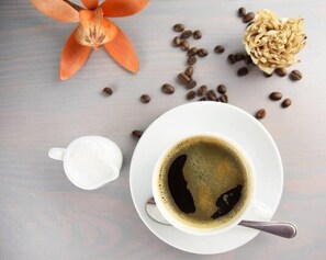 Daily continental breakfast (PLN 22 per person)