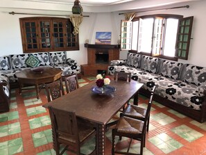 Villa | Coin séjour | Télévision à écran plat