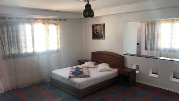 Villa | 2 bedrooms, free cots/infant beds, free WiFi, bed sheets