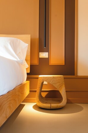 Premium bedding, down comforters, free minibar items, in-room safe - HEMANAIRE (Cremolino)