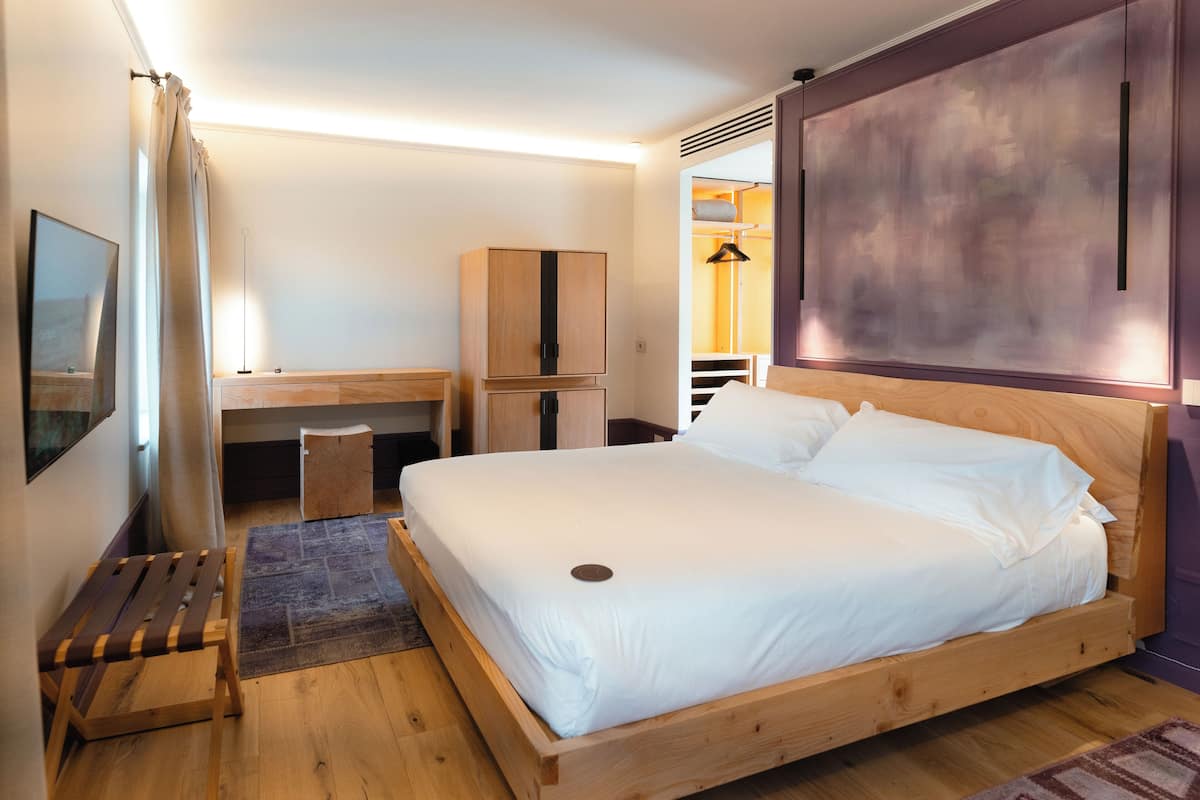 Classic Room | Premium bedding, down comforters, free minibar items, in-room safe