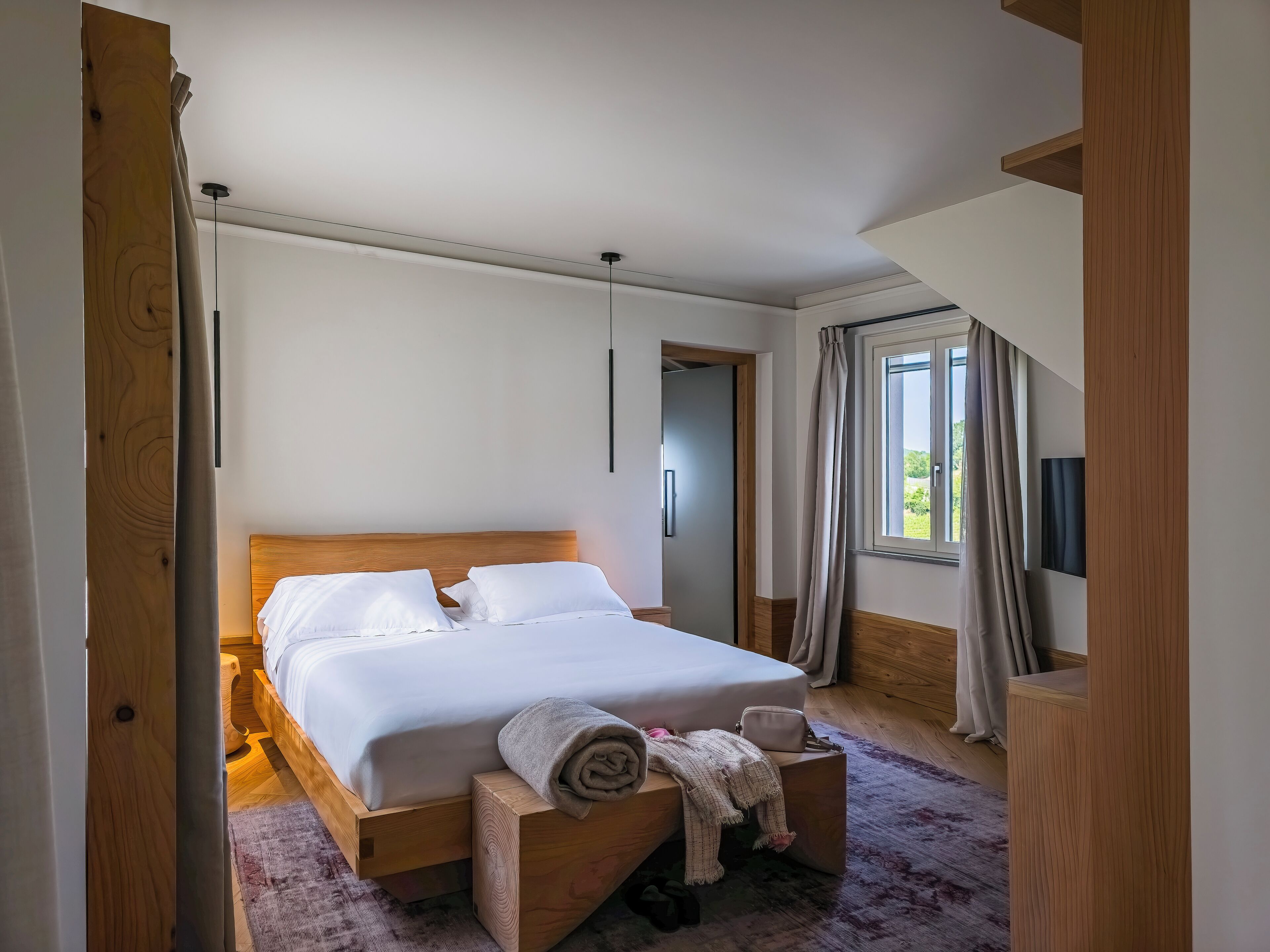 Premium bedding, down duvets, free minibar items, in-room safe