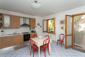 Dining - N043 - Numana, two-room apartment with garden (Sirolo)