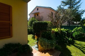 Property grounds - N043 - Numana, two-room apartment with garden (Sirolo)
