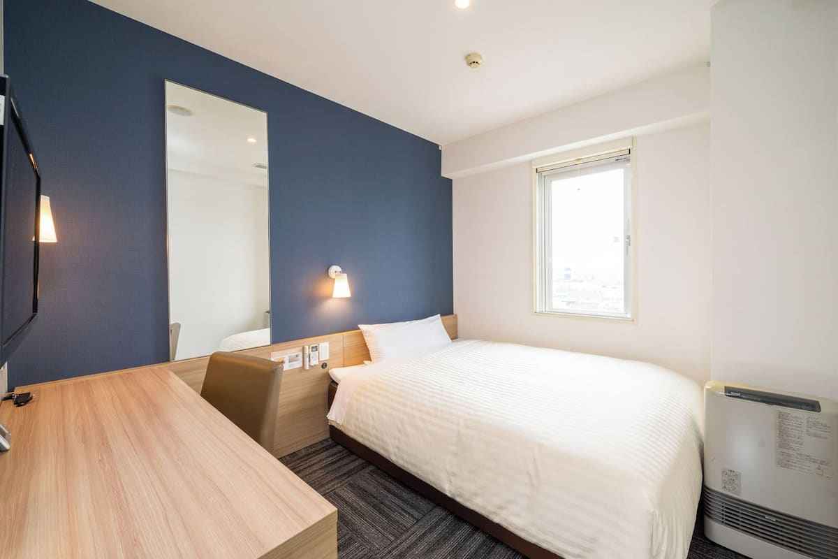 blackout curtains, soundproofing, free wifi, bed sheets