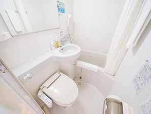 Combined shower/tub, free toiletries, slippers, towels