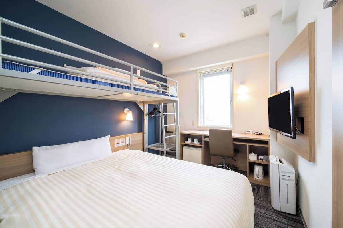 blackout curtains, soundproofing, free wifi, bed sheets