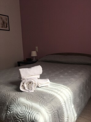 Blackout drapes, iron/ironing board, free cribs/infant beds, free WiFi - Central Luxury Apartment (Heraklion)
