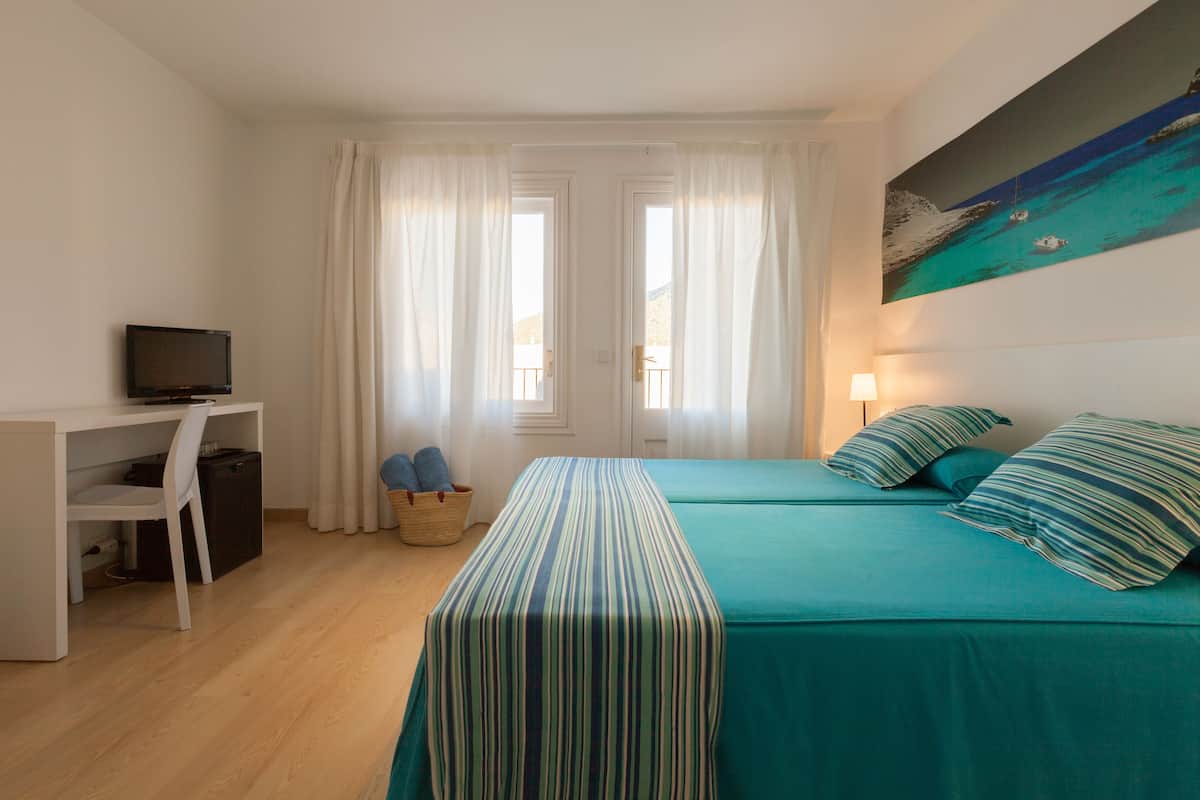 Superior-værelse med dobbeltseng eller 2 enkeltsenge - balkon - bjergudsigt | Minibar, pengeskab på værelset, skrivebord, mørklægningsgardiner
