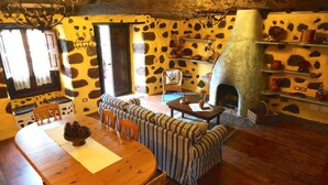 House, 2 Bedrooms, Patio | Living room - Casa Rural El Molino (Buenavista del Norte)