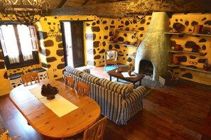 House, 2 Bedrooms, Patio | Living room | Flat-screen TV - Casa Rural El Molino (Buenavista del Norte)