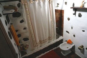 Casa, 2 camere da letto, patio | Bagno | Vasca, asciugamani