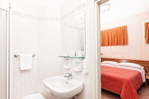 Standard-Doppel- oder -Zweibettzimmer