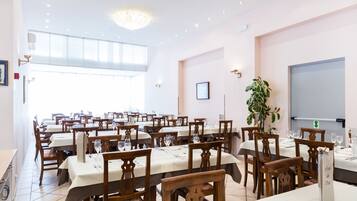 Frühstück und Abendessen, italienische Küche